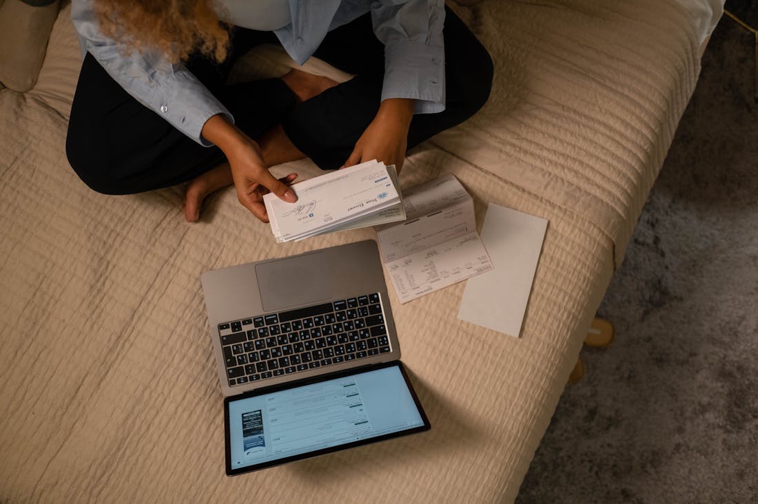 Modern Approaches to Personal Finance Management for the Busy Professional Image 1