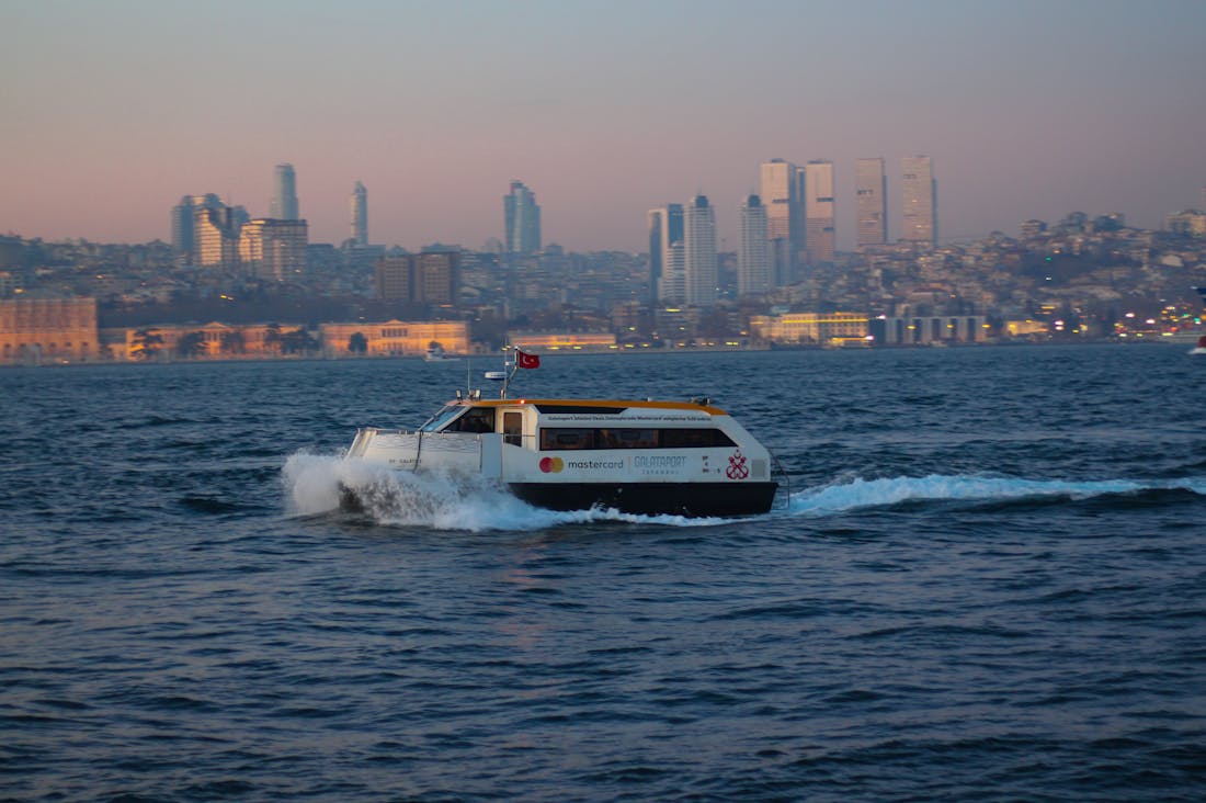 Innovative Technologies Transforming Urban Travel Experiences Image 1