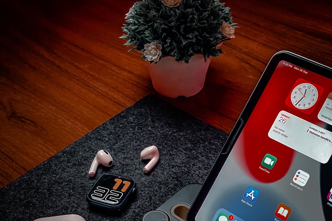 Essential Tech Gadgets Transforming Everyday Activities Image 3