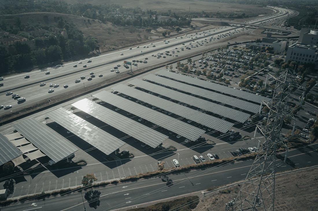 Navigating the World of Electric Cars: What You Need to Know Image 2