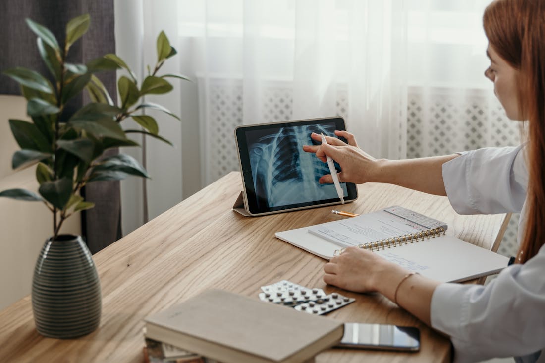Exploring the Intersection of Health and Technology: Innovations that Enhance Well-being Image 2