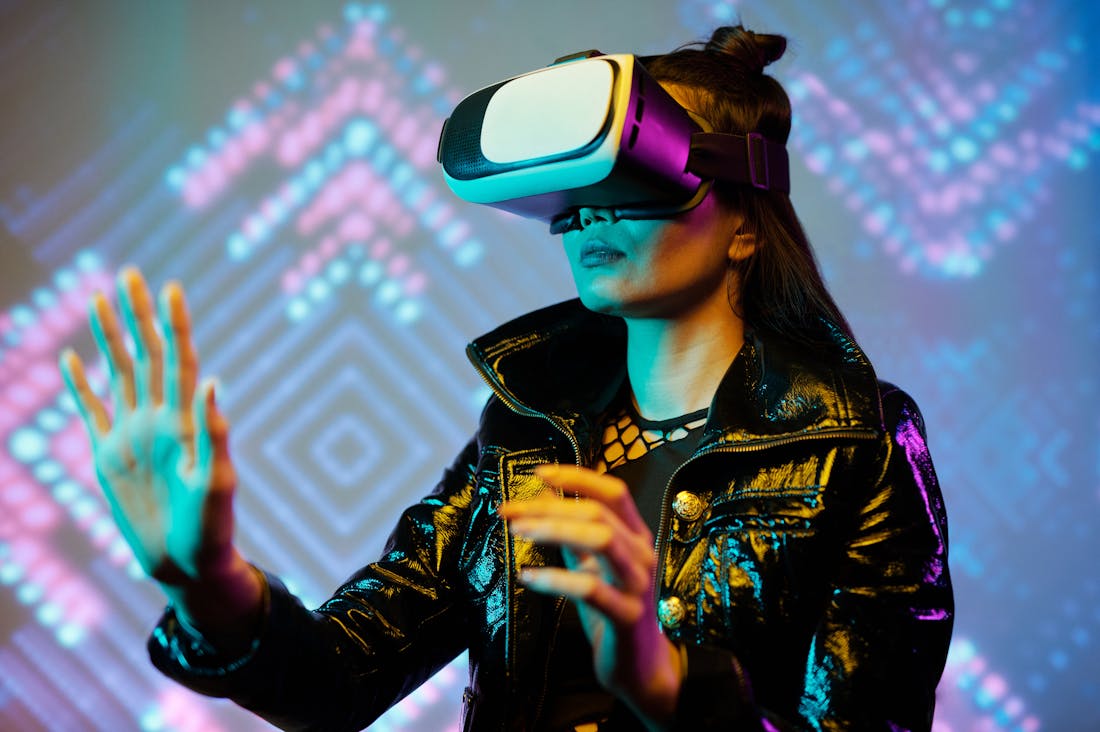 Innovative Technologies Enhancing Modern Travel Experiences Image 2