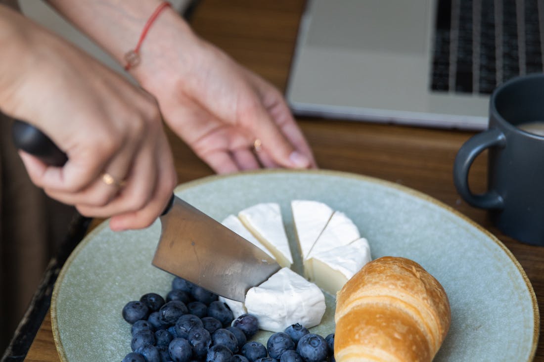 Essential Tips for Maintaining a Healthy Lifestyle During a Busy Work Schedule Image 1