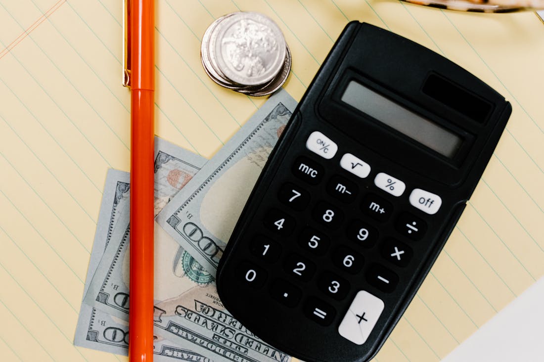 Habits of Financially Savvy Individuals for Secure Living Image 2