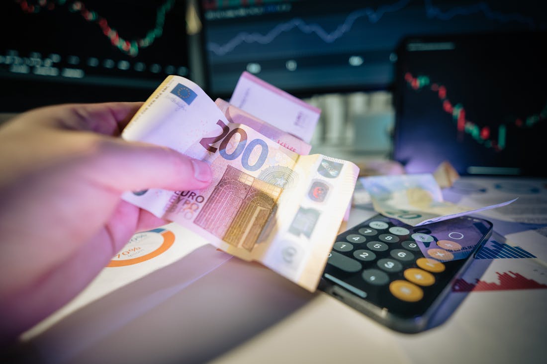Investing Smartly: Building Wealth Through Informed Decisions Image 2