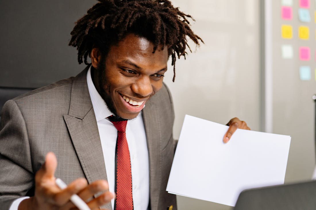 Navigating Personal Finances in a Digital Age: Strategies for Financial Wellness Image 2