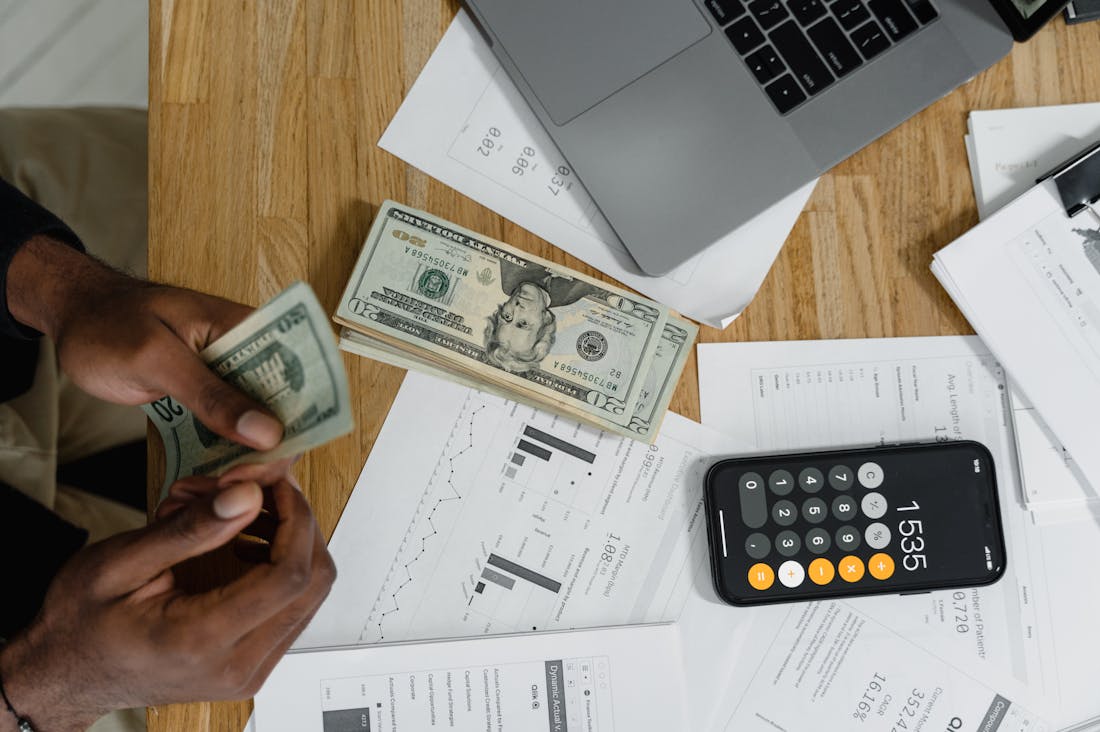 Navigating Your Finances in the Digital Age: Tools and Tips for Smart Money Management Image 1