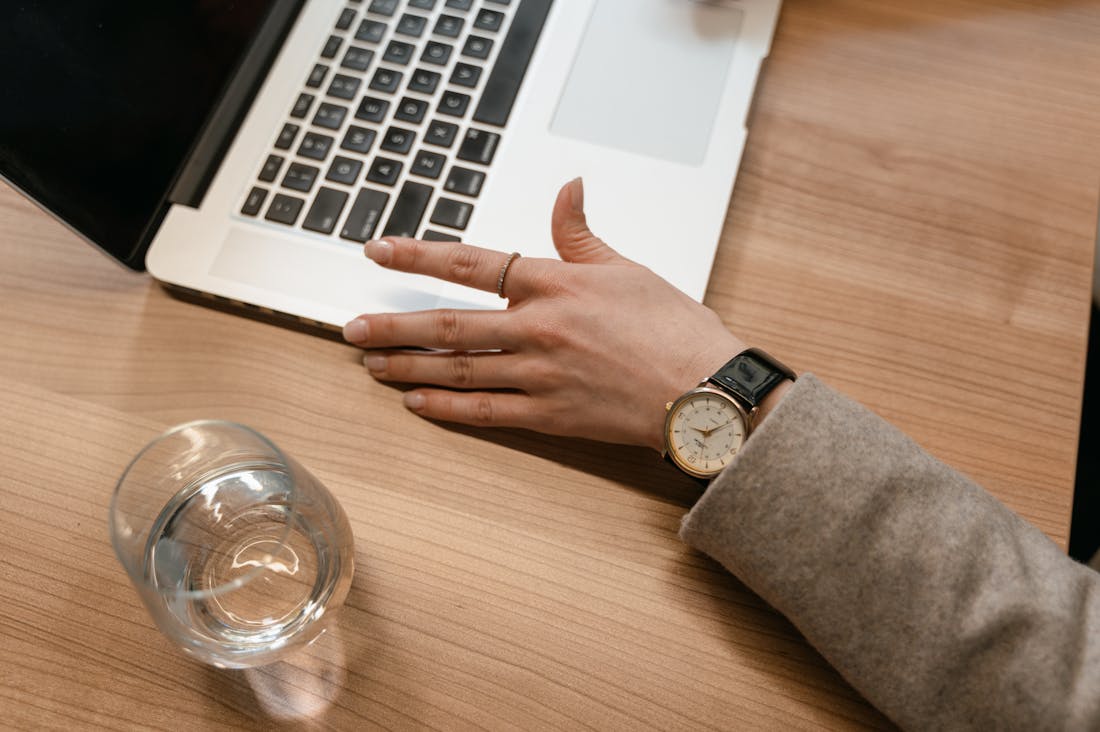 Smart Tech Gadgets Enhancing Daily Life for Modern Individuals Image 2