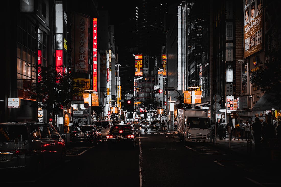 Navigating the Future of Electric Vehicles: Benefits, Drawbacks, and What Lies Ahead