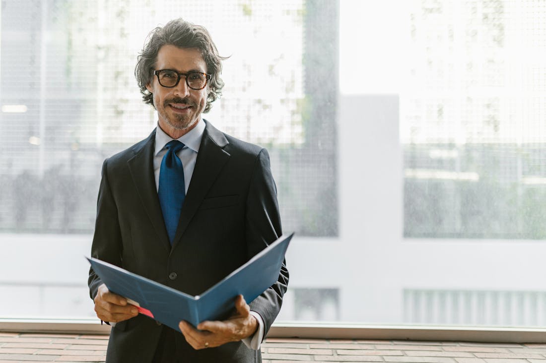 Navigating Financial Independence: A Comprehensive Guide to Smart Investments Image 3