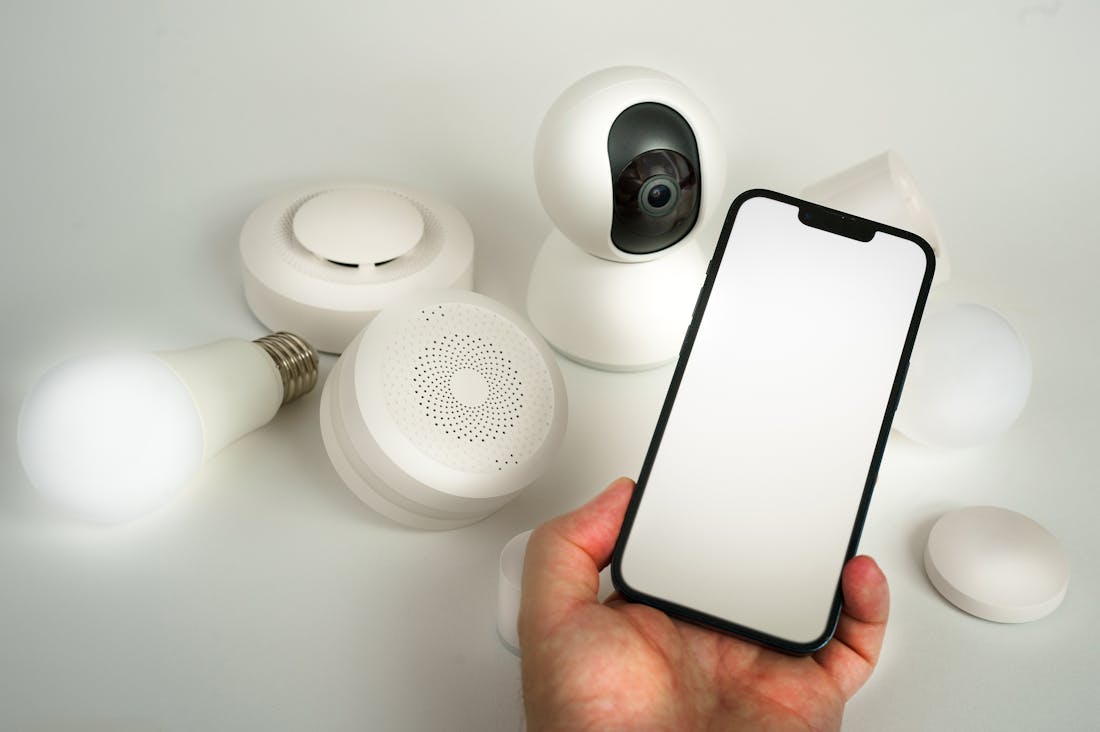 Tech Innovations Reshaping Daily Life: How Gadgets Transform Homes and Workspaces Image 1