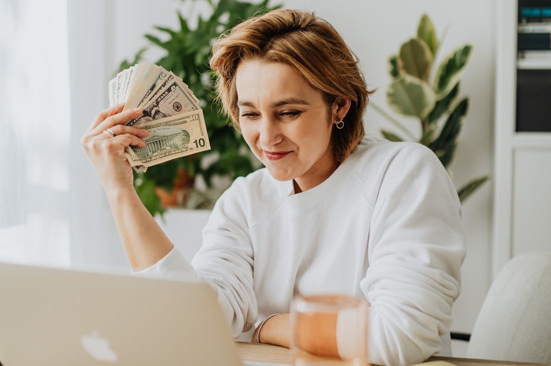 Achieving Financial Freedom through Smart Investment and Savings Strategies Image 2