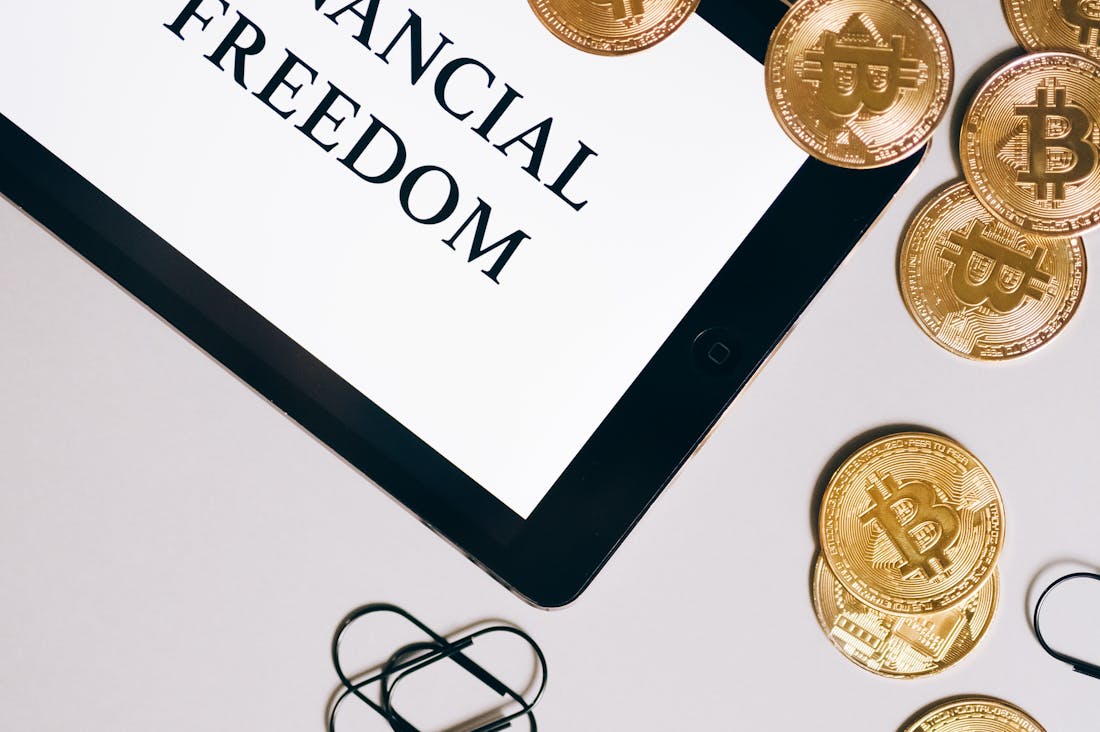 Achieving Financial Independence Through Smart Investments and Savings Image 1