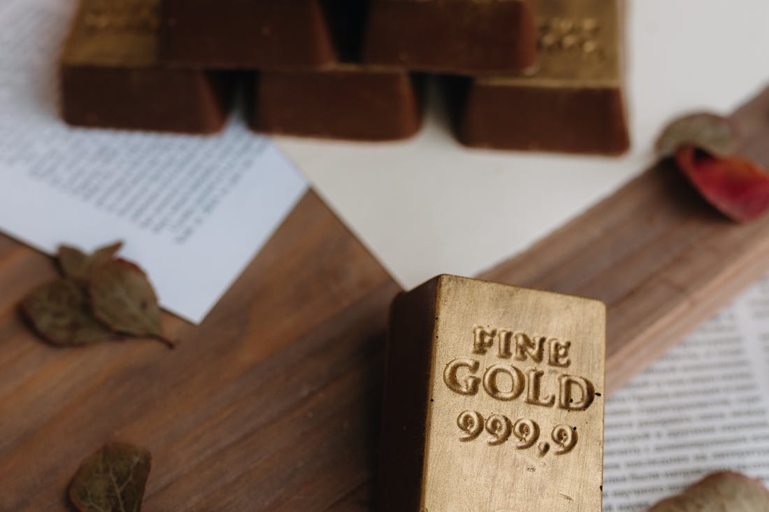 Achieving Financial Independence Through Smart Investments and Savings Image 2