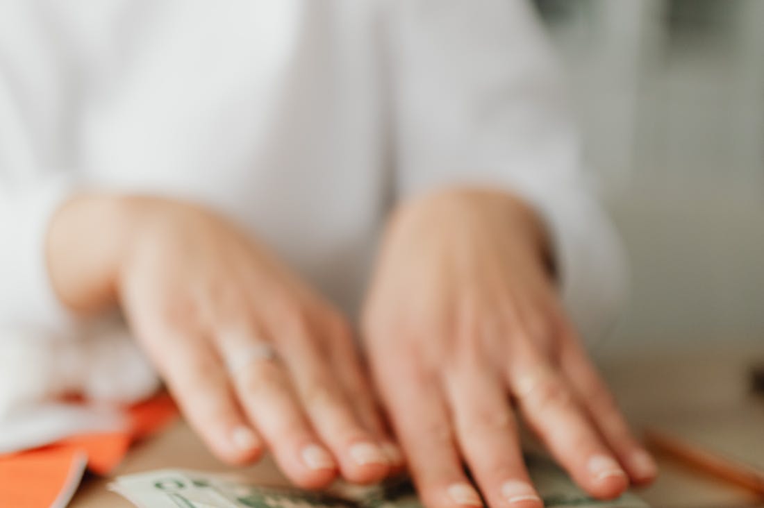 Achieving Financial Independence Through Smart Investments and Savings Image 3