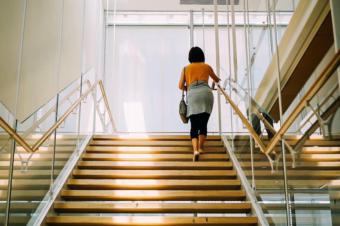 Adopting a Minimalist Lifestyle to Reduce Stress and Enhance Clarity Image 2