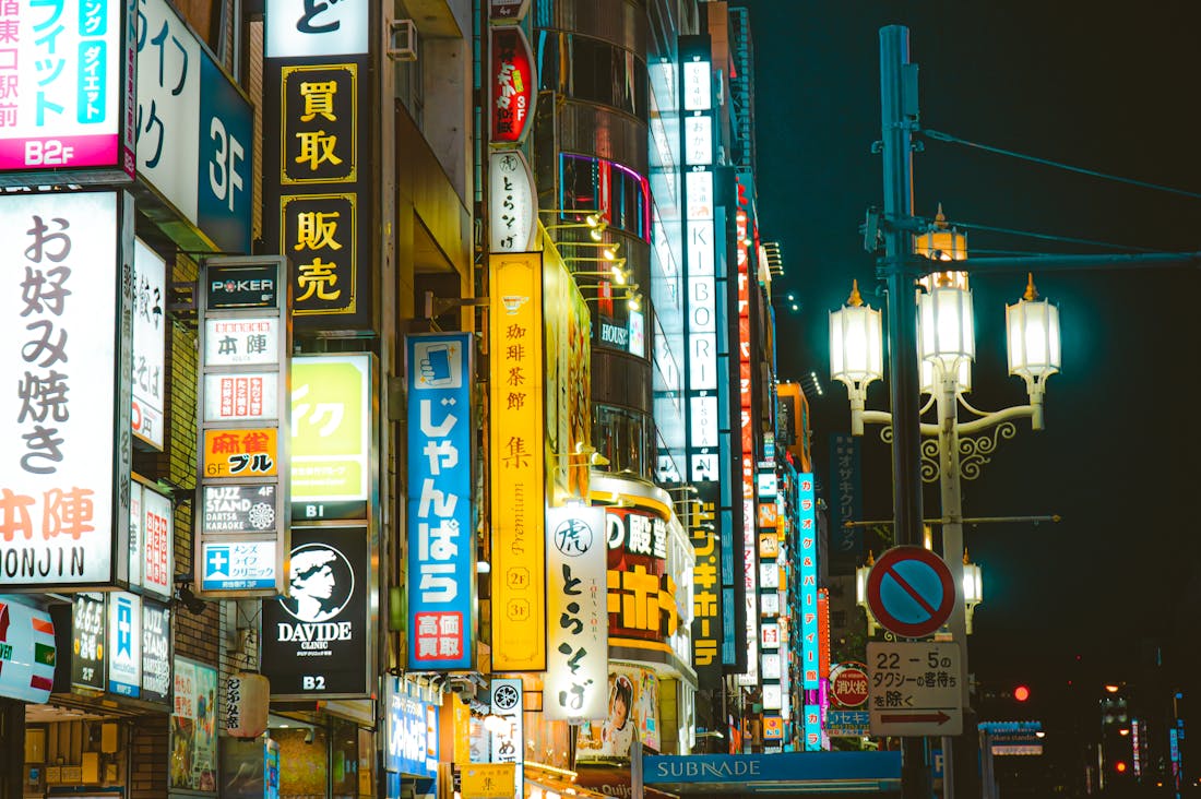 Balancing Work and Wellness: Finding Harmony Between Career Goals and Personal Health Image 1