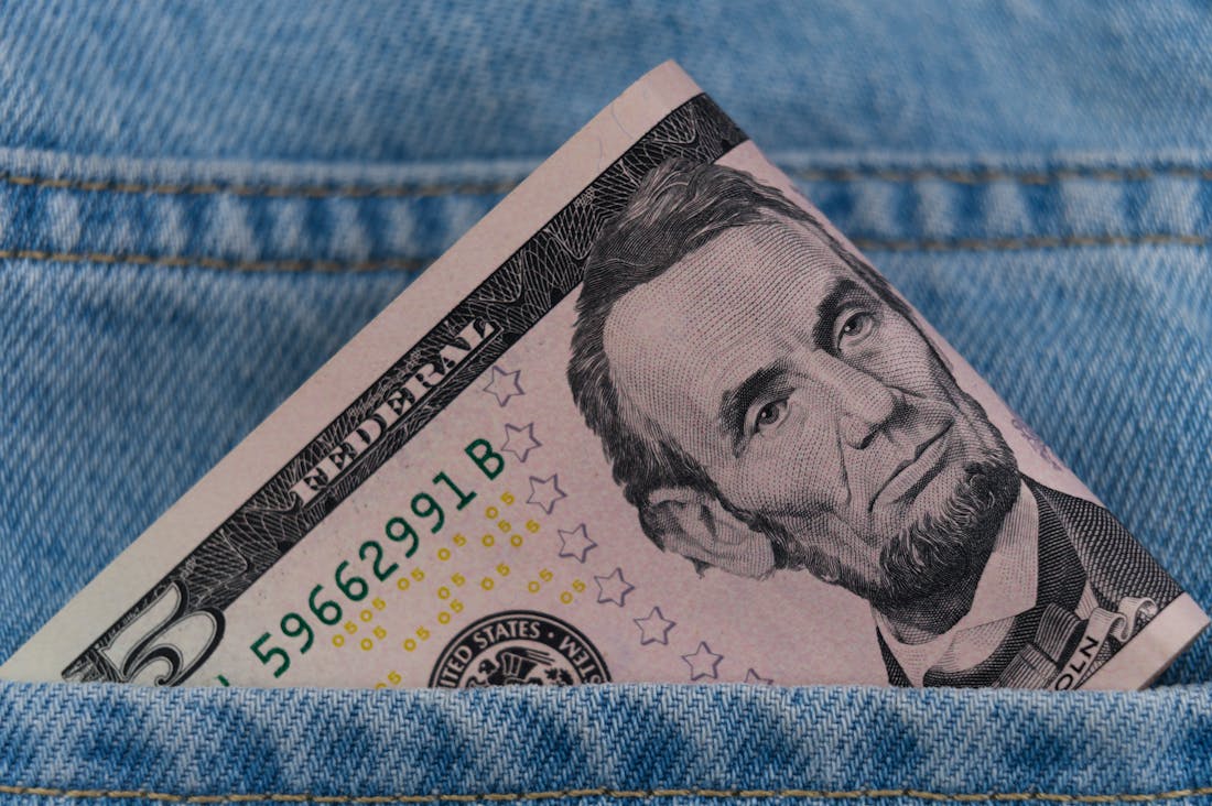 Building Strong Financial Habits for a Secure Future Without Sacrificing Lifestyle Image 3