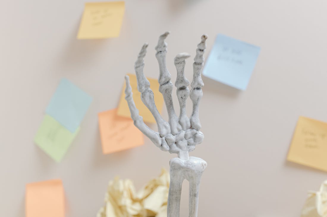 Crafting a Minimalist Lifestyle to Enhance Daily Joy and Productivity Image 1