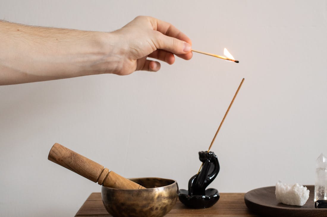 Cultivating a Mindful Life: Lessons in Presence and Awareness from Everyday Experiences Image 2