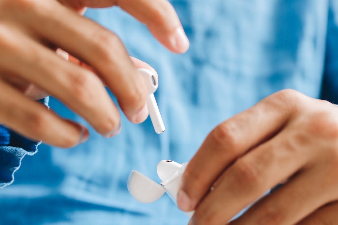 Digital Minimalism: Embracing Technology while Reducing Digital Clutter Image 2