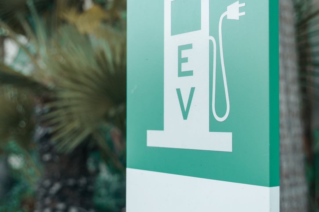 Driving the Future: How Electric Vehicles are Transforming the Auto Landscape Image 2