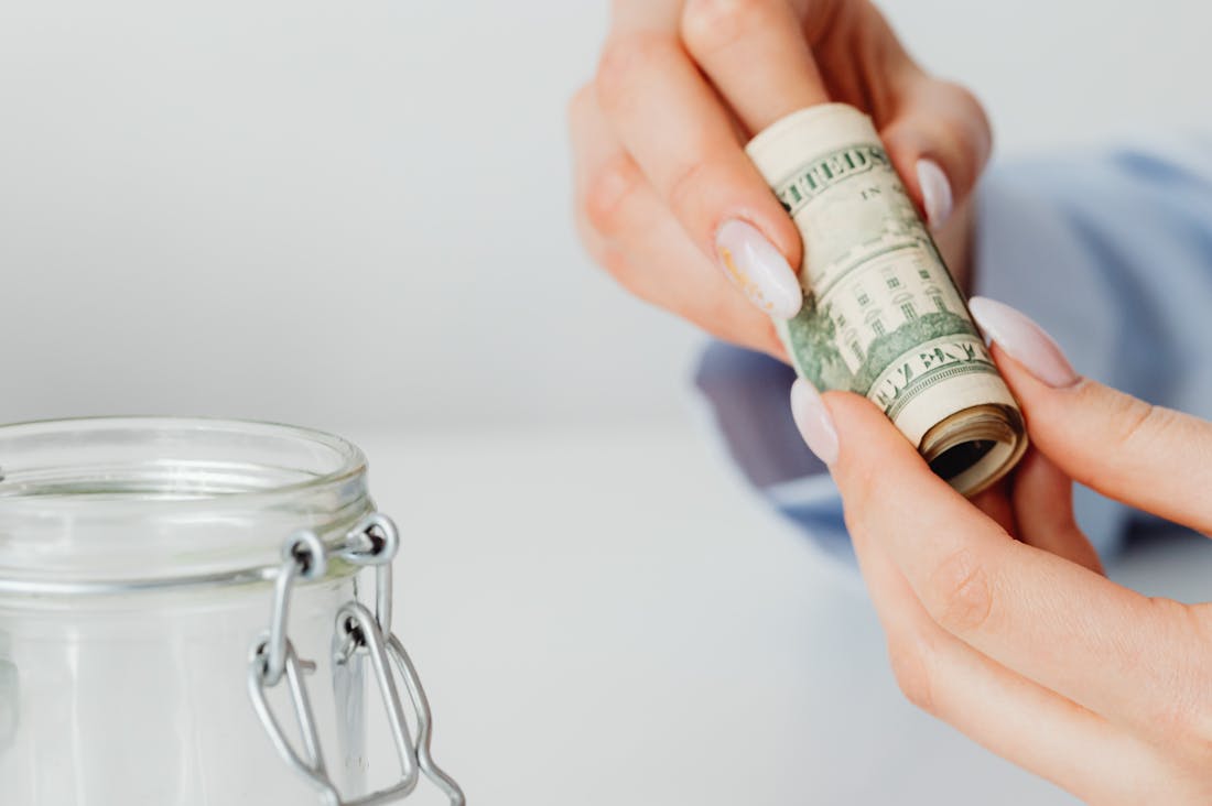 Effective Personal Finance Habits for Young Adults Building Wealth Image 3