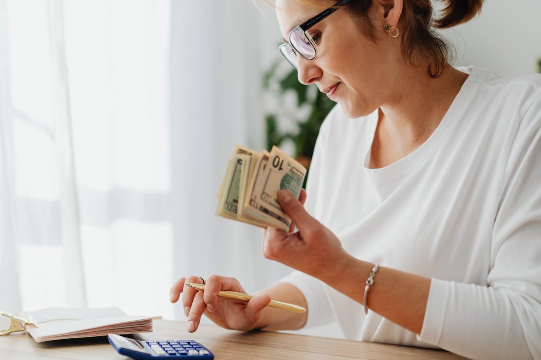 Efficient Budgeting Tips for Smart Consumers in Today's Economy Image 2