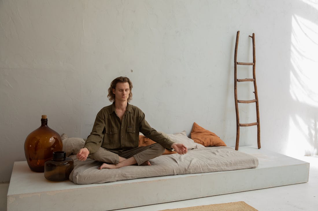 Embracing Minimalism: The Simplified Approach to Achieving a Clear Mind and Home Serenity Image 2