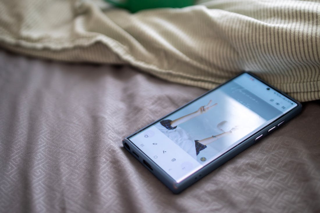 Embracing Technology in Everyday Life: Strategies for Balancing Screen Time and Living Fully Image 3