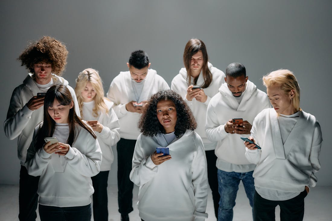 Embracing the Digital Age: How Technology is Shaping Our Daily Lives and Societies Image 3