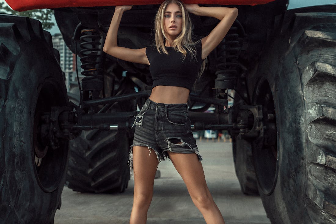 Empowering Women in the Auto Industry: Breaking Barriers and Redefining Success