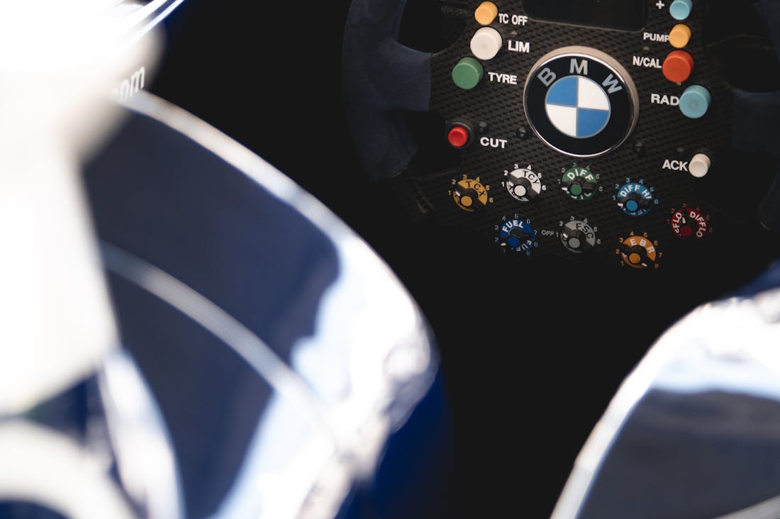 Essential Features of Modern Automobiles That Enhance Safety and Comfort Image 3