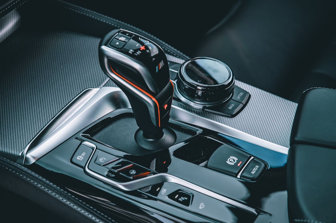 Essential Features to Consider When Buying a New Car Image 2
