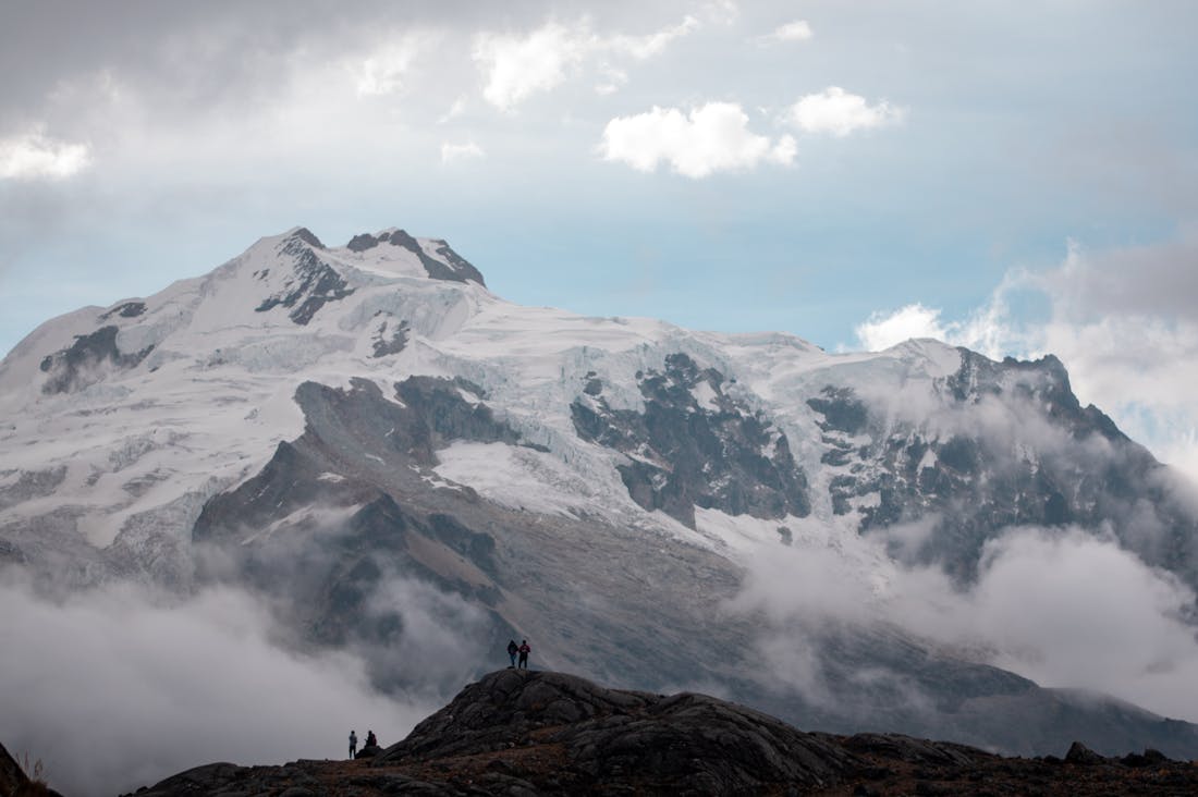 Essential Skills for Exceptional Travel Experiences Beyond the Tourist Path Image 1