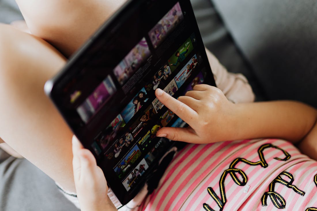 Essential Tech Gadgets That Elevate Your Travel Experience Image 3