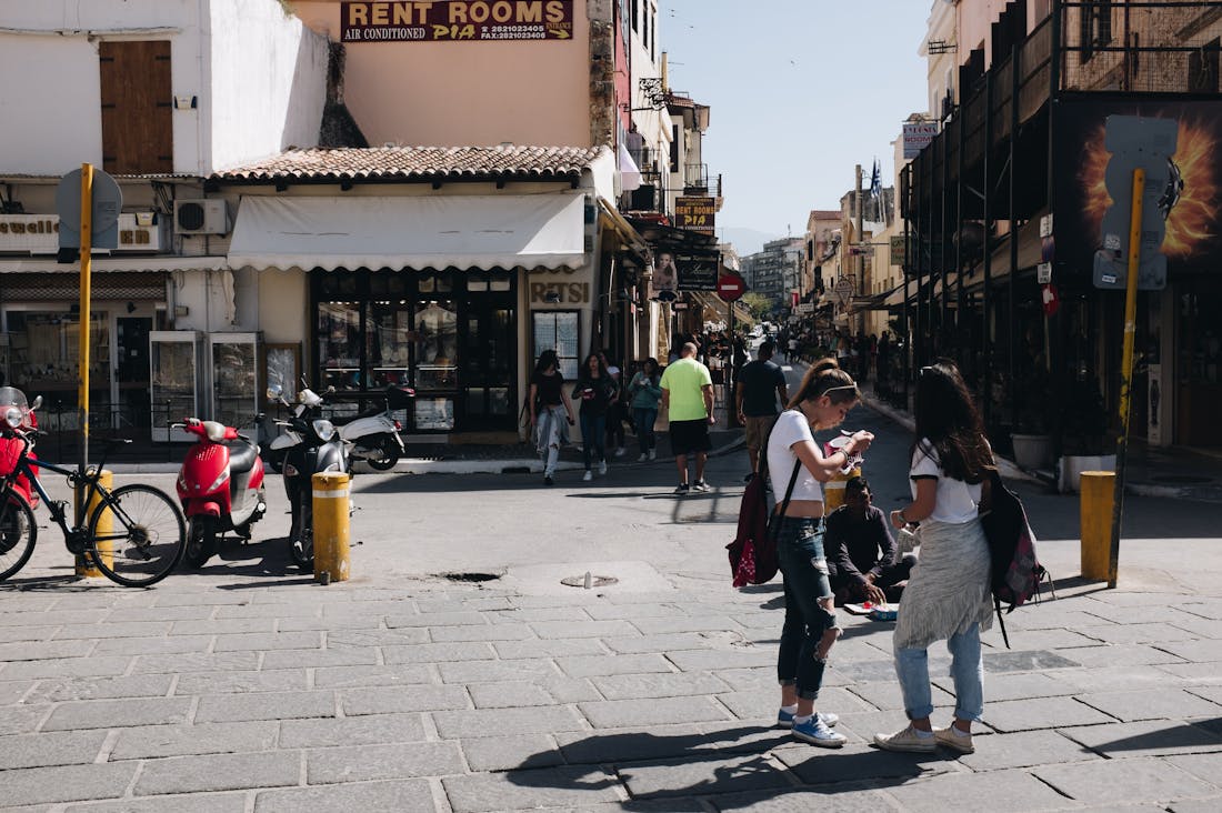 Essential Tips for Planning Memorable Travel Experiences without Breaking the Bank Image 2