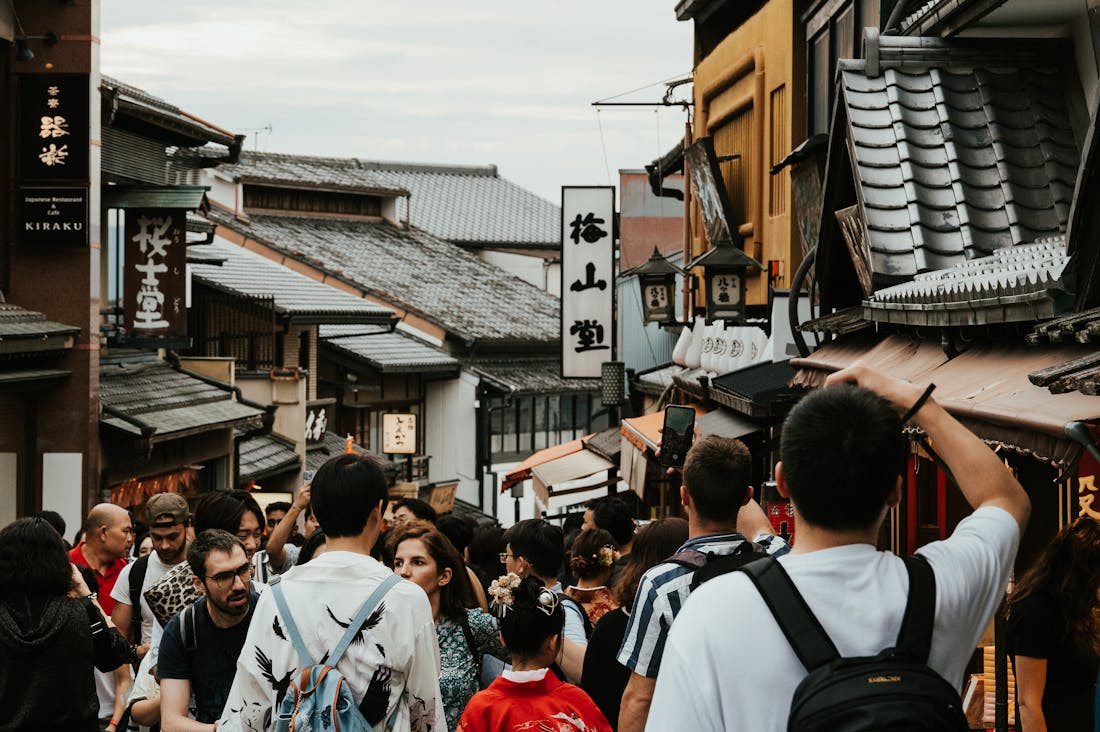 Exploring the Art of Travel: How to Create Meaningful Experiences Beyond Tourist Attractions Image 1