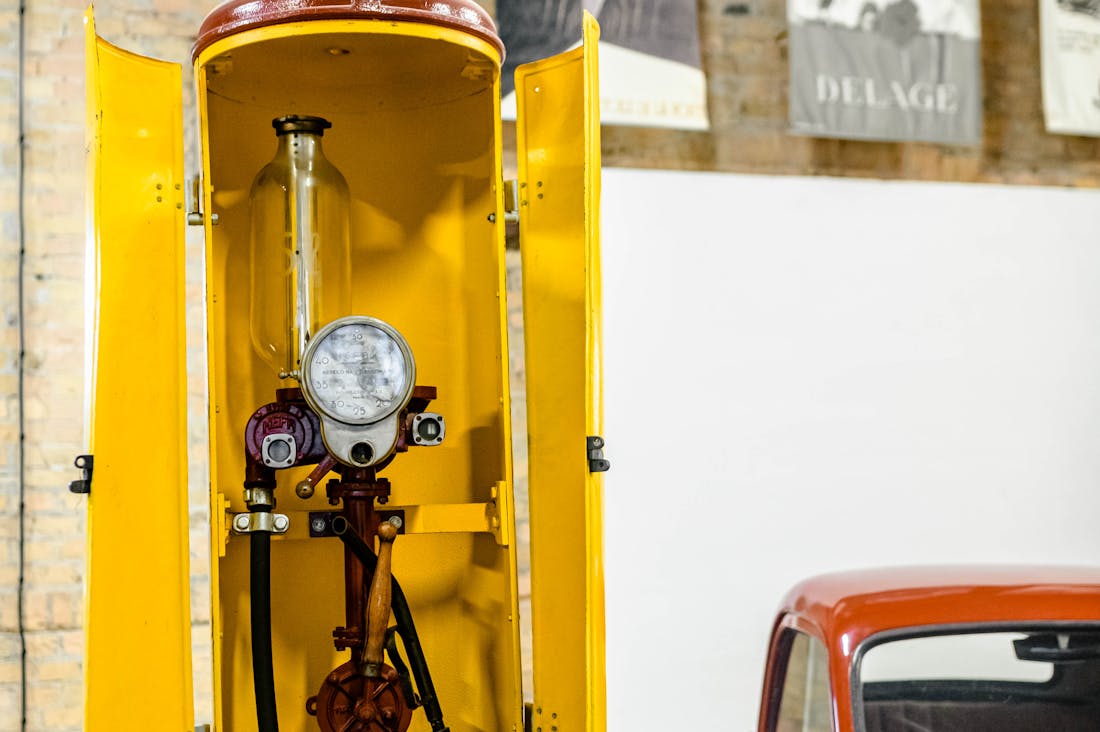 Exploring the Evolution of Automotive Technology: From Past to Future Innovations Image 1