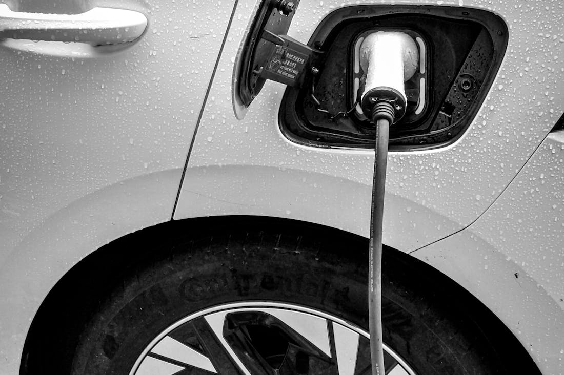 Exploring the Future of Electric Vehicles: How Technology is Shaping Sustainable Driving Image 3