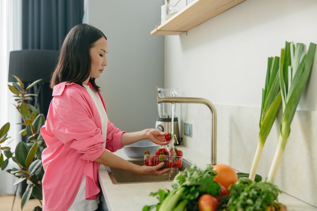 Exploring the Nuances of Healthy Living: How Nutrition, Exercise, and Mindfulness Shape Our Well-being Image 1