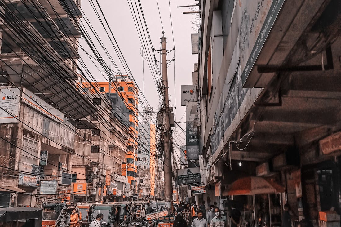 Exploring the Road Ahead: How Electric Vehicles are Revolutionizing the Auto Industry and Your Commute Image 1