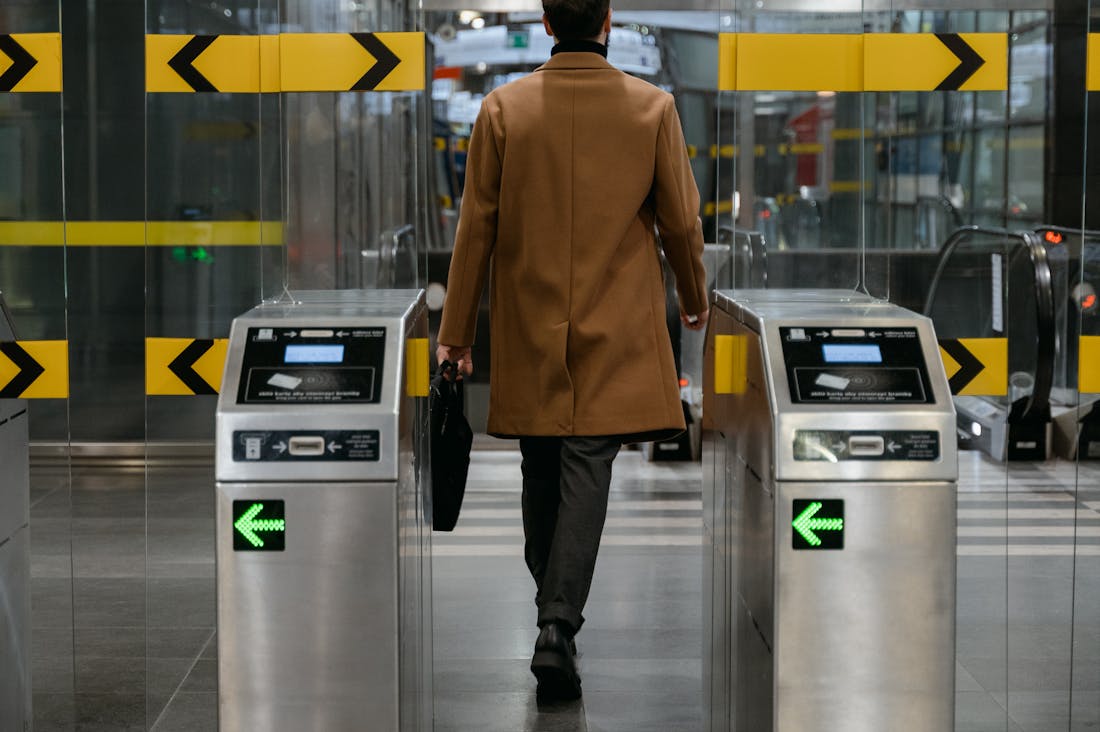 Exploring the Road Ahead: How Electric Vehicles are Revolutionizing the Auto Industry and Your Commute Image 2