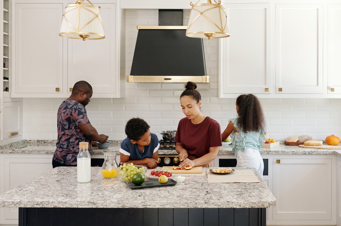 Healthy Eating Hacks for Busy Professionals: Quick Recipes and Smart Choices Image 2