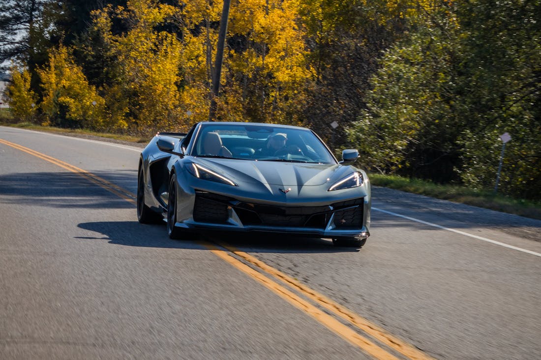 Innovations in Automotive Technology Enhancing Modern Driving Experiences Image 1