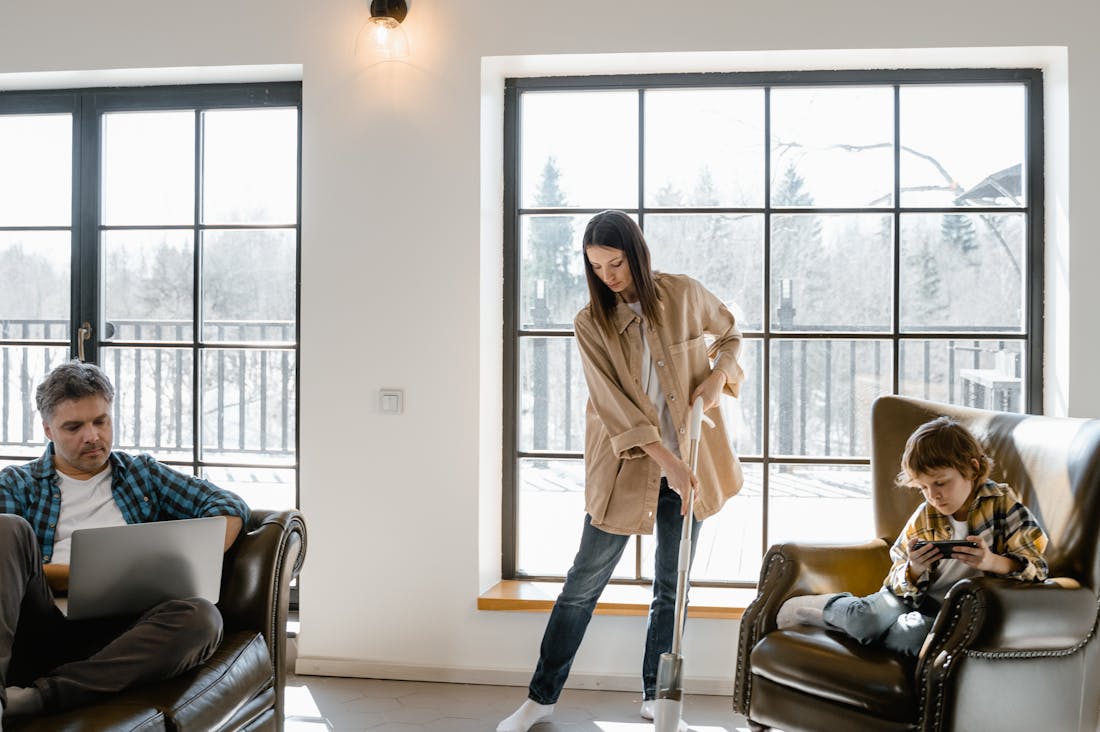 Innovative Tech Gadgets That Enhance Work-Life Balance in Modern Living Image 1