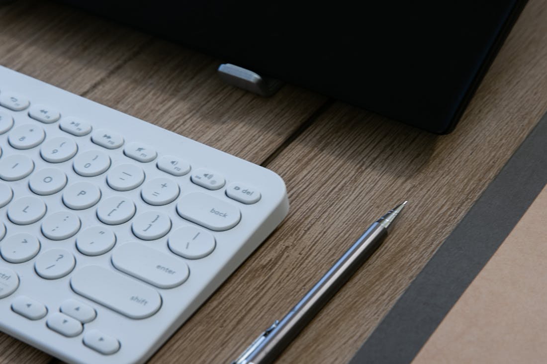 Innovative Tech Gadgets Transforming Daily Life and Workspaces Image 3