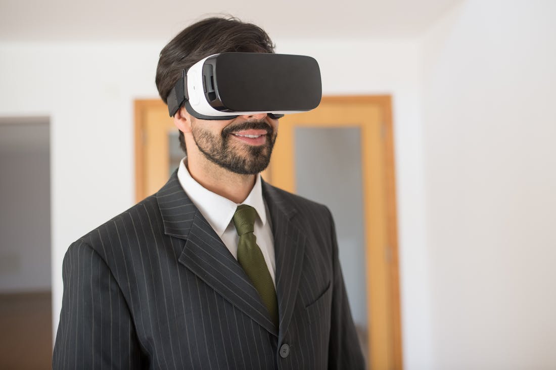 Innovative Tech Trends Revolutionizing Everyday Life and Work Environments Image 3