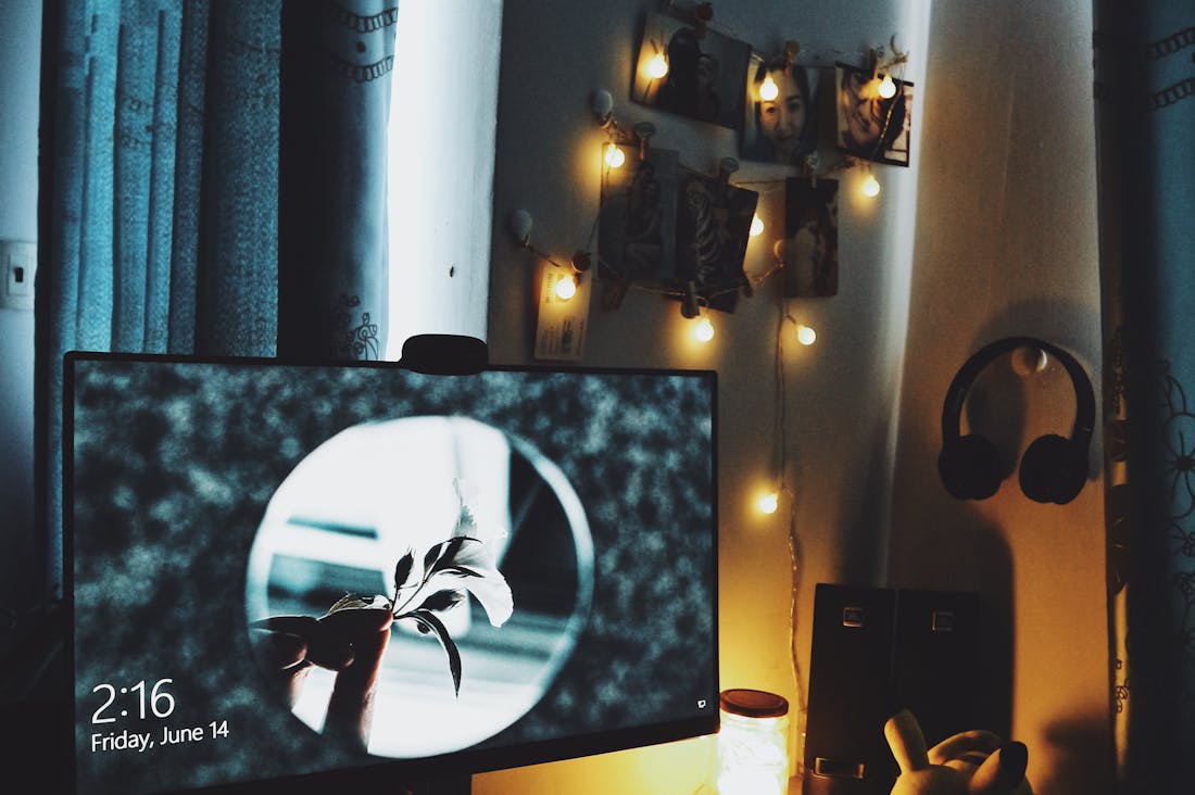 Lifestyle Shifts: Creating a Balanced Home and Work Environment