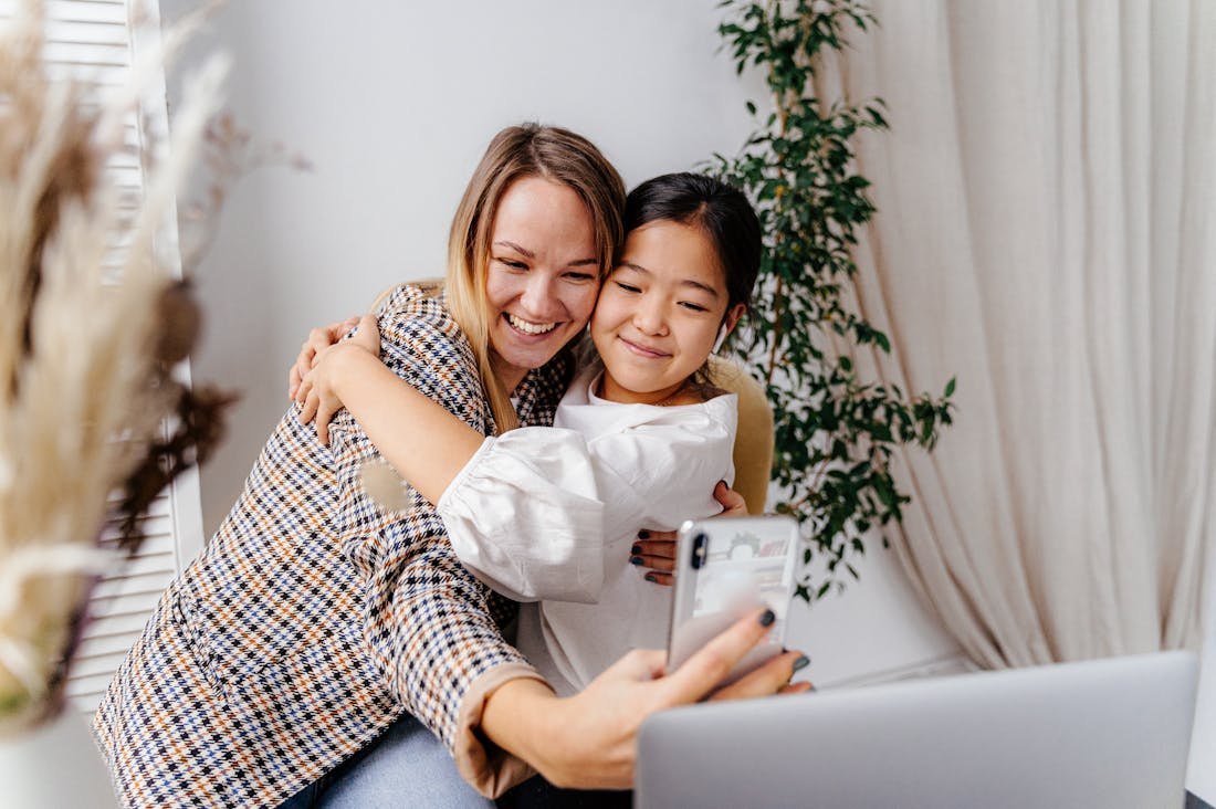 Mastering Modern Communication: The Role of Tech in Building Meaningful Connections Image 2